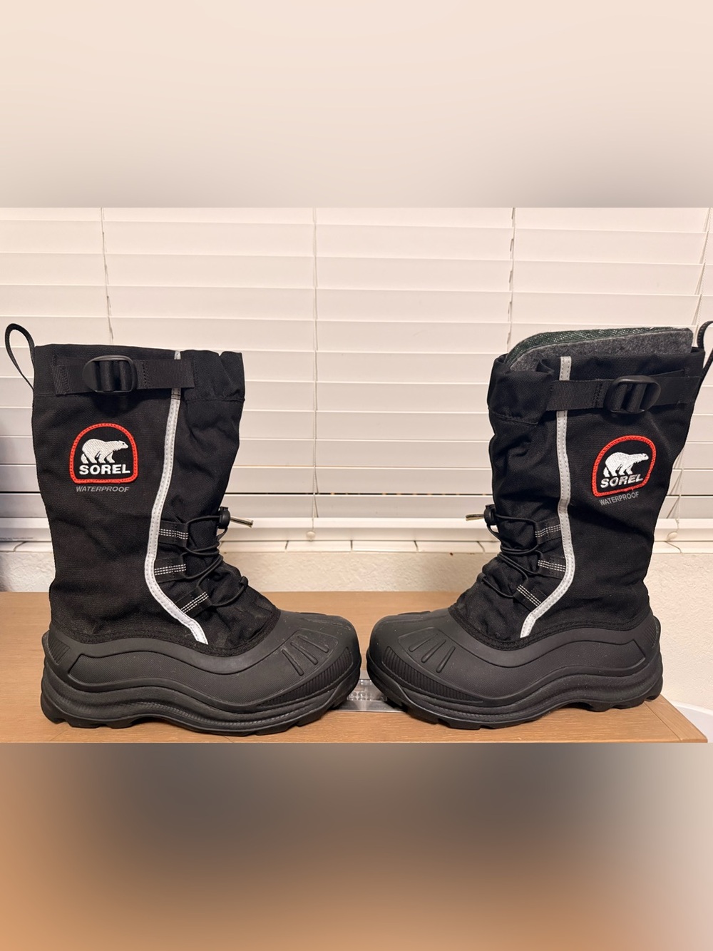 Sorrel Black Waterproof Winter Snow Boots with Reflective Trim Women’s Size 8
